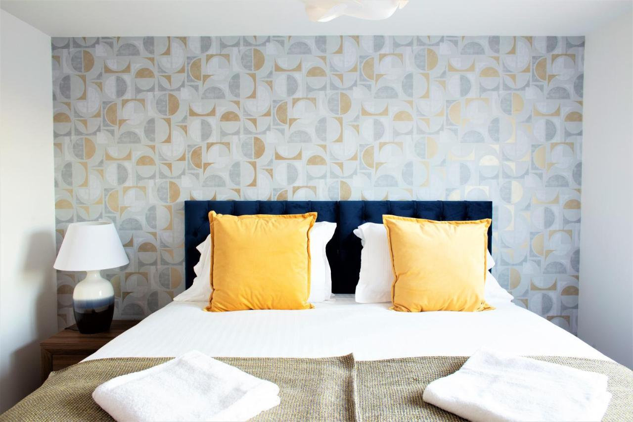 Savoy Court - Free Parking Apartment